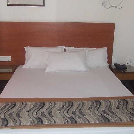 Hotel Brisa Marina Caranzalem Exterior photo
